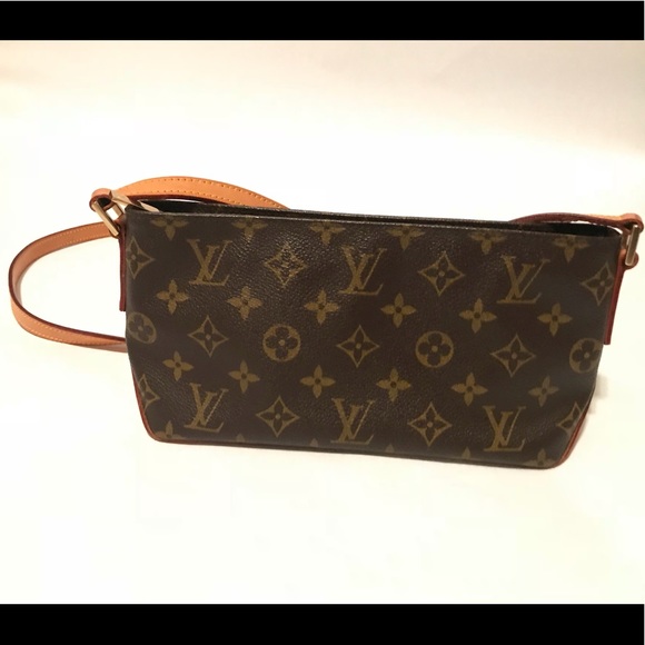 Louis Vuitton Handbags - EUC Authentic Louis Vuitton Trotteur *Like New*